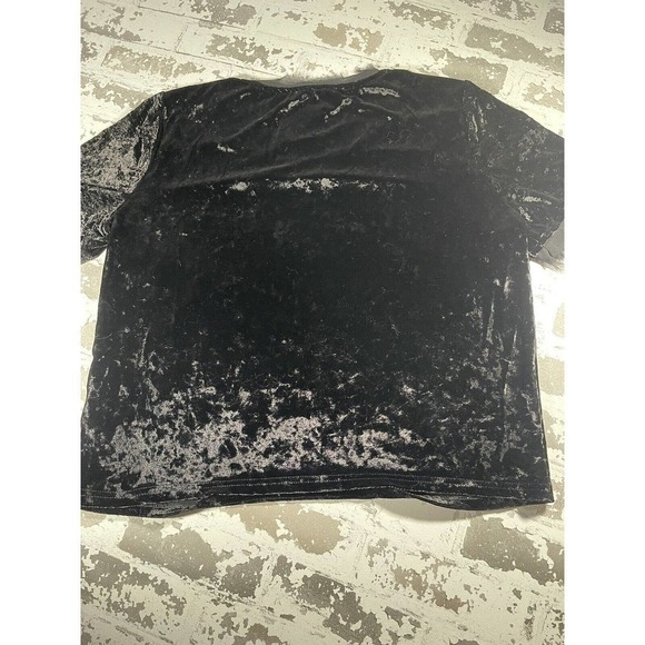 Chelsie & Violet Velvet Embroidery Roses Black T Shirt Top Size Large - Picture 8 of 8